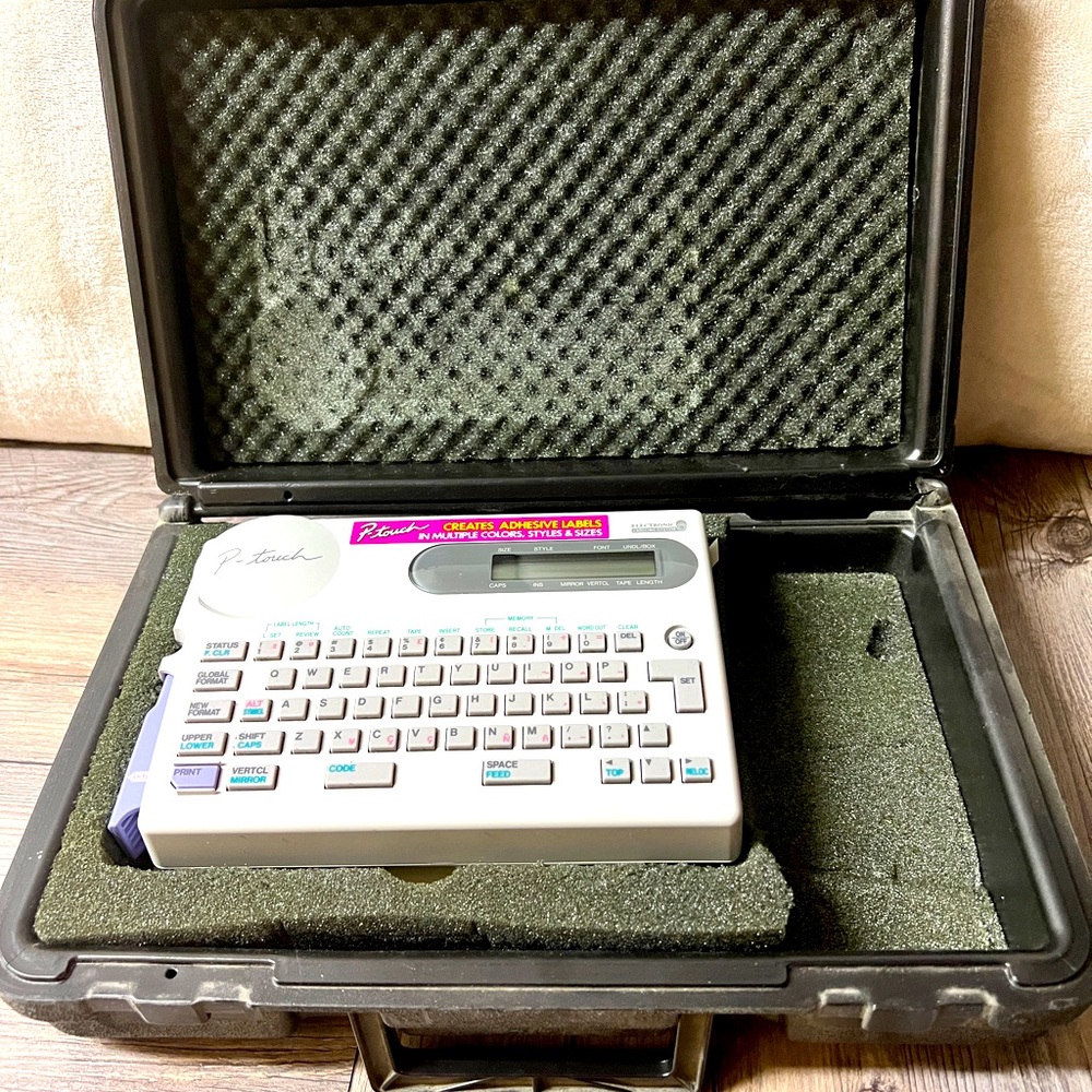 Brother P-Touch PT-20 label printer with case. Tested and working. No cords.